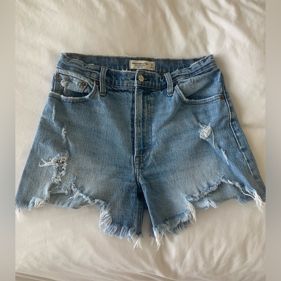 Abercrombie & Fitch Pants - High rise mom shorts